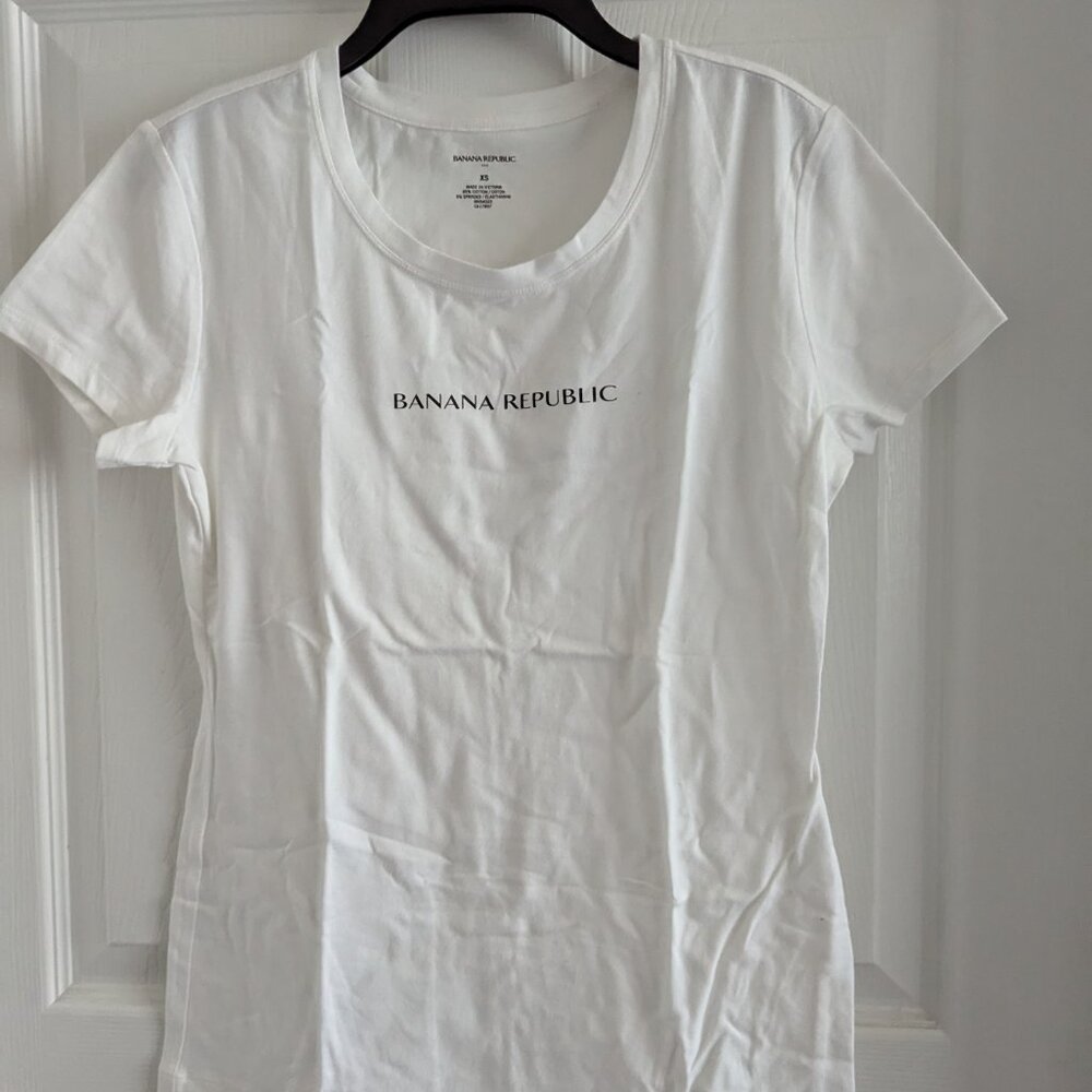 NWOT Banana Republic Black Logo White Short Sleeve Crew Neck Tee T-Shirt Sz XS